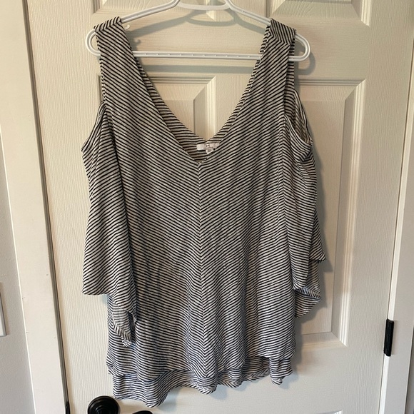 Halston cold shoulder top - Picture 1 of 1